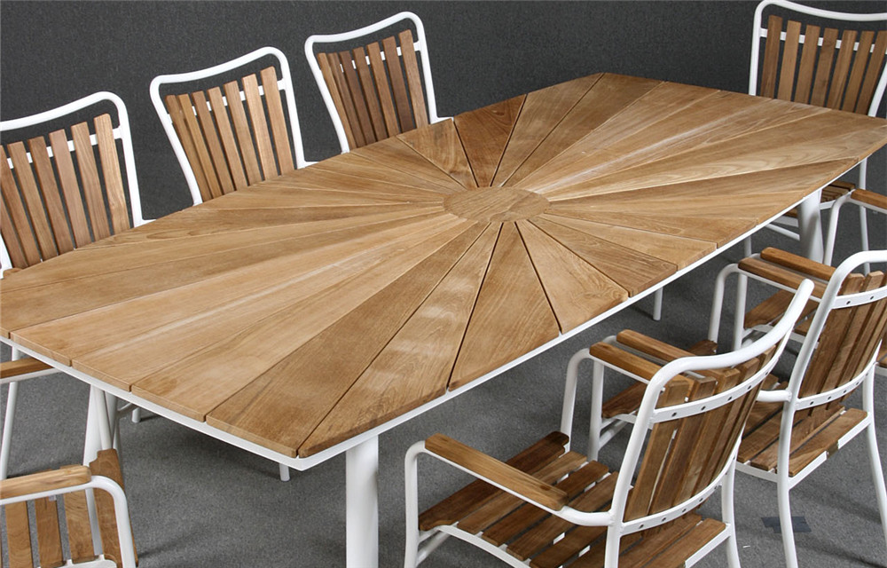 Teak Dinnete